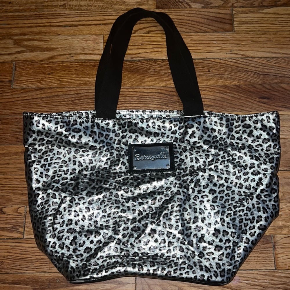 Betseyville Tote